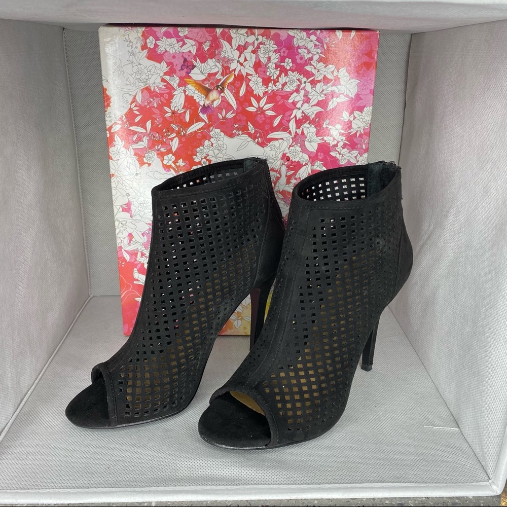 Chinese Laundry Heeled Peep Toe Booties Black 9